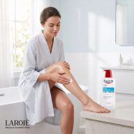 زدن لوسیون بدن آبرسان اوسرین Daily Hydration بعد از حمام