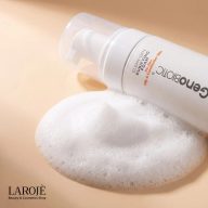 کف نرم فوم شستشوی صورت ژنوبایوتیک روی دست