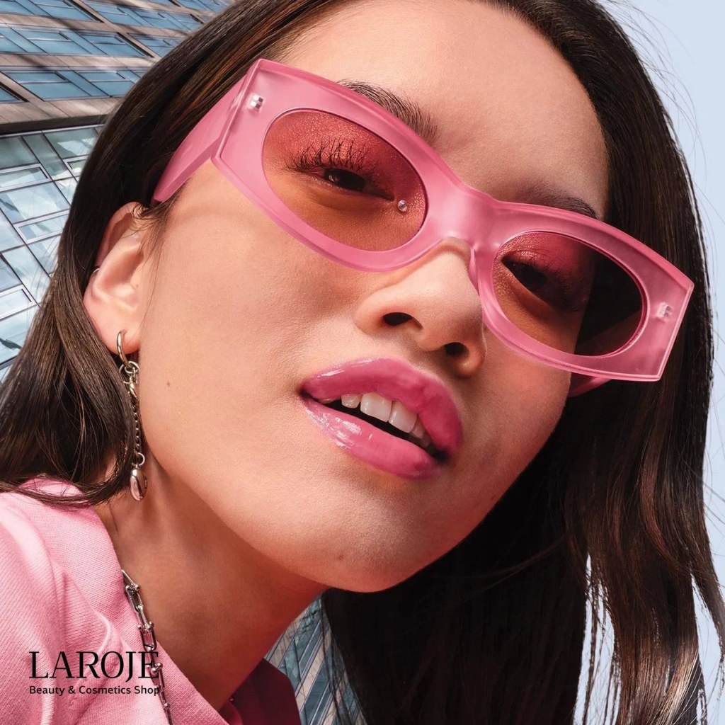 لیپ گلاس میبلین Lifter Gloss روی لب